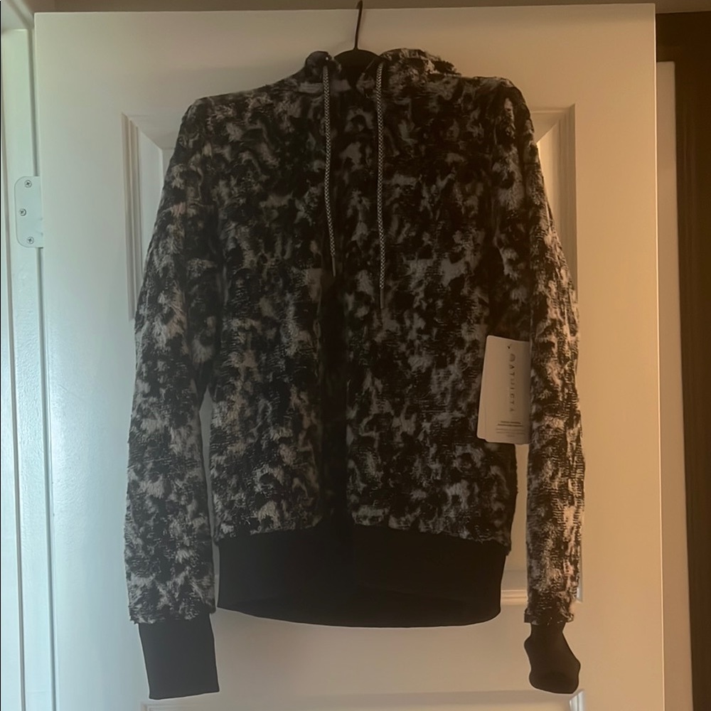 Athleta Black and White Graphic Long Sleeve Sherpa Hoodie